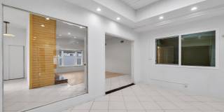 "Rare Single-Story Remodel: Modern 3BR End-Unit in University Park Gallery 10