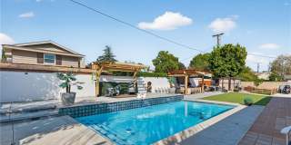 18221 Kinzie Street Gallery 16