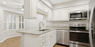 GROUND-FLOOR 2-BEDROOM ALAMO HEIGHTS CONDOMINIUM Gallery 12