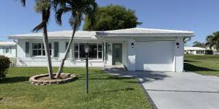 Lakefront 2BR Home in 55+ Leisureville Community Gallery 1