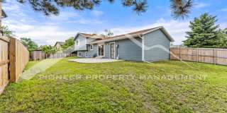 Beautiful Home with 2 Car Garage and Fenced Back Yard Gallery 4