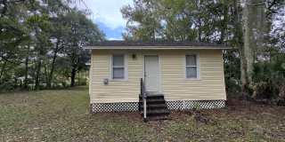 Private Northside 2/1 Residence For Rent! Pet Friendly! Washer & Dryer Included! Gallery 8