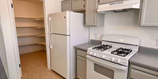4 Bedroom in Mountain View-11348 E 24th Ln Gallery 9