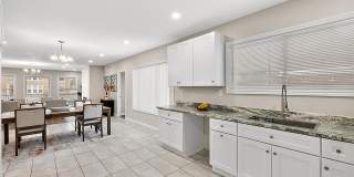 2080 Gladstone, Unit 1 Street Gallery 10