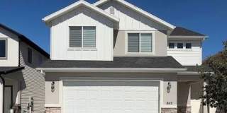 Space to Work & Live | Modern 4 Bed/2.5 Bath in NSL Cul-de-Sac Gallery 1