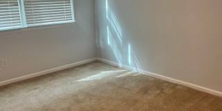 Spacious 4 Bedroom near Guilford College Gallery 20