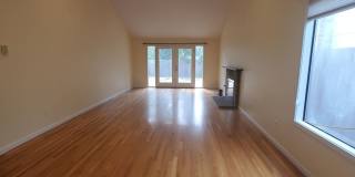 2 bdm 2 bath Ranch with Large fenced yard Gallery 8