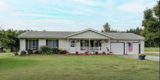 Well cared for 3 bedroom/ 2 bathroom Ranch Style home in Palmer with fenced in back yard and 2 car garage!! Gallery 1