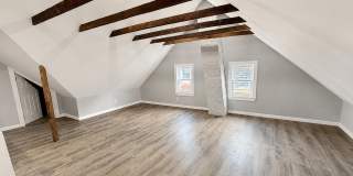 832 Thomas Street Gallery 19
