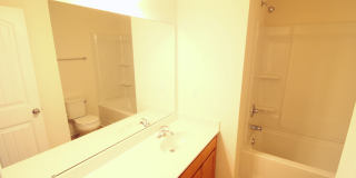 Beautiful and Bright 3 bedroom 2.5 bath Townhouse in Brightleaf with a Garage!! Gallery 11