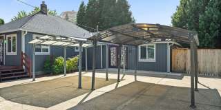 Kennydale Rambler with parking- Close to Lake Washington Gallery 3