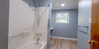 Room in 5 Bedroom Home at Kinnamon Rd Gallery 9