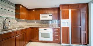 5415 Collins Ave Gallery 10