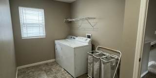 Spacious 3 Bedroom home! Gallery 25