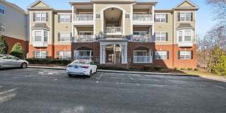 Spacious and light-filled second-story condo! Gallery 1