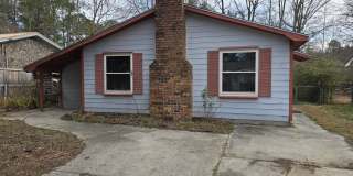 Charming Cottage Living in a Convenient Location Gallery 1