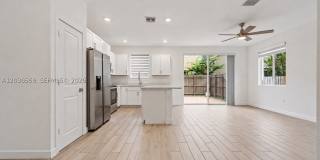 2448 SE 10th Ct Gallery 10