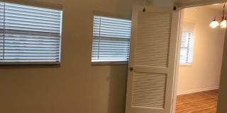 Cute 2 Bedroom 1 Bath with huge Screen Porch Gallery 14