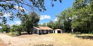 Secluded 3 bed/one bath home available today! Gallery 1