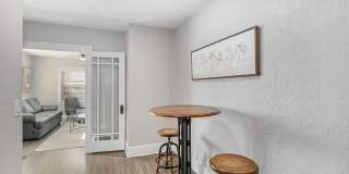 Beautifully Fully-Furnished Duplex in Old Town Gallery 14