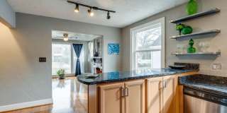 Adorable WE-HO Cottage Gallery 15