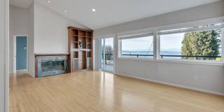 Stunning Sound & Olympic Mountain View Home in North Admiral Gallery 18