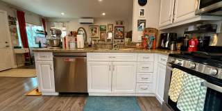 Modern Bungalow with W/D + A/C! Assigned Parking Included & 1 Garage Storage! Gallery 2