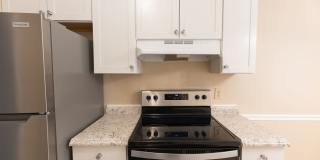 Charming 2 BD, 2.5 BA Townhome w/ a Community Pool in a Prime Winston Location Gallery 5