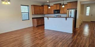 Charming Single Family Home with 3 Bedroom /2.5 bath in Phoenix Gallery 1