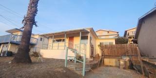 Views of Morro Bay in this cozy hillside cottage! Gallery 1