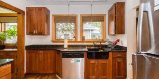 6 bed in Mission Hill Gallery 11