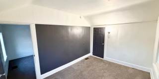 Cozy 2–3 Bedroom, 1 Bath Home with Garage & Sunroom Gallery 10