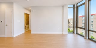 Vivre Vivre Gallery 52