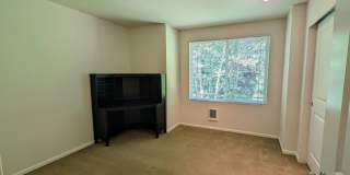 North Lynnwood Spacious Townhome with 2 car garage Gallery 14