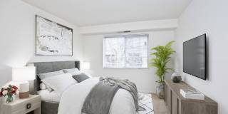 Fairfax Square Gallery 8