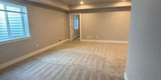 Beautiful 5 Bedroom, 3 Bath Executive Home in the Pointe! Gallery 46