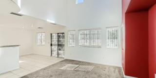 2 Story with Vaulted Ceiling and All Kitchen Appliances Gallery 8