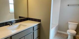 Beautiful 3 Bedroom Duplex with Garage! Gallery 14