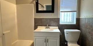 RHODES AREA 4 Bedroom /2.5 Bath House! Gorgeous New Floors Gallery 7
