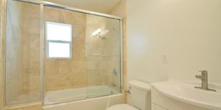 3 Bedroom 2 bath Home, 2 Car garage, Air Conditioned Gallery 13