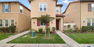 Stunning Stand-Alone 4-Bedroom, 2.5-Bathroom Townhome Gallery 1