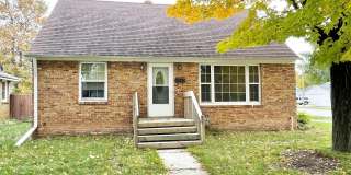 Cute Home in the Heart of Green Bay! PETS WELCOME Gallery 1