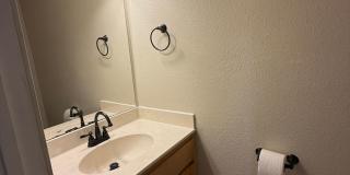 PETS ALLOWED - GREAT UNIT BETWEEN MEDFORD AND CENTRAL POINT AVAILABLE NOW Gallery 8
