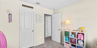 CREEKSIDE Gallery 18