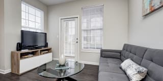 Linden Square Gallery 20