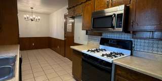 Adorable 3 bedroom, 2 bath home in Aledo Gallery 7