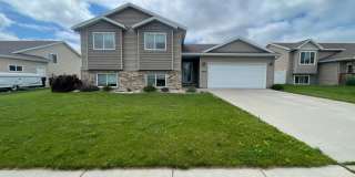 Live Large in This Amenity-Packed 4BR Home! Gallery 1
