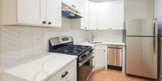 3521-29 1/2 N Broadway Gallery 19