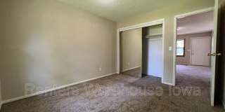 910 E Railroad Gallery 10