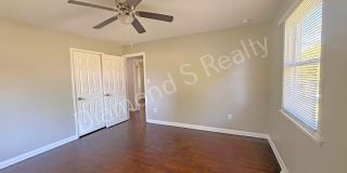 MOVE IN SPECIAL!  Spacious 3 Bed, 2 Bath Home with Large Yard Available! Gallery 16